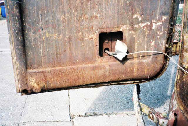 2-9.jpg (79494 bytes)